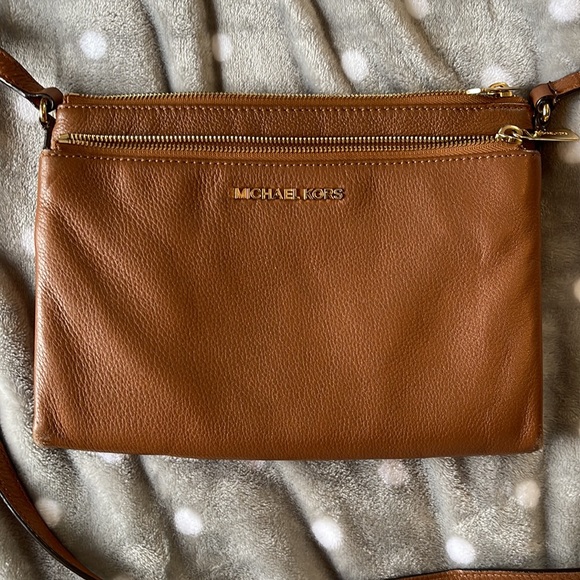 Michael Kors crossbody purse - Picture 2 of 14